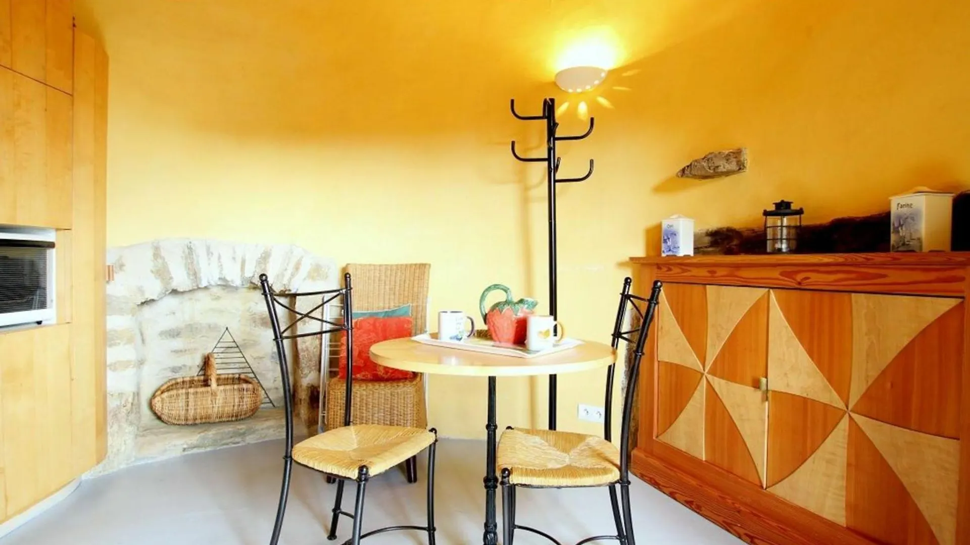 Petit Moulin Avec Jardin, Pres Des Moulins Et Eoliennes - Fr-1-582-213 Villa Ally  Holiday home